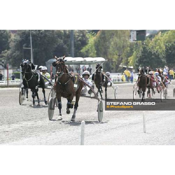 Jean Michel Bazire with Exploit Caf wins the 2nd heat of Gran Premio Lotteria beating Exelon Lb and Dexter Bi Napoli, 6th may 2007 ph. Stefano Grasso