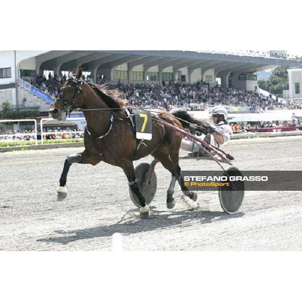 Jean Michel Bazire with Exploit Caf wins the 2nd heat of Gran Premio Lotteria Napoli, 6th may 2007 ph. Stefano Grasso