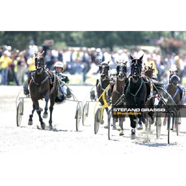 Pippo Gubellini with Frisky Bieffe wins the3rd heat of Gran Premio Lotteria beating Hovding Lavec and Forbante Dei Napoli, 6th may 2007 ph. Stefano Grasso