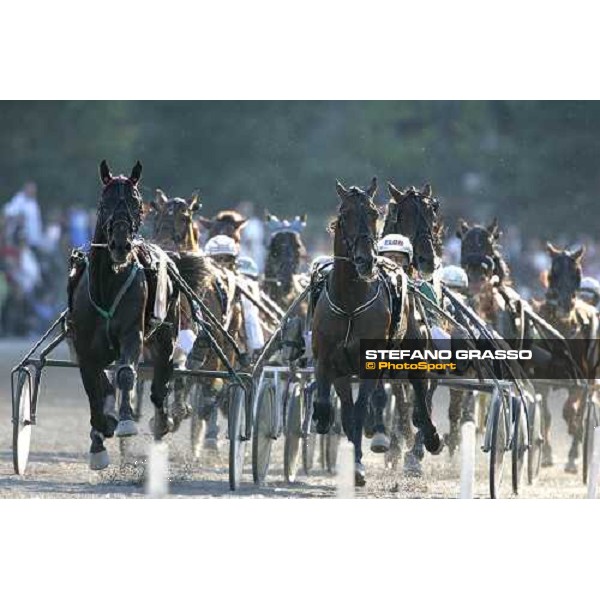58¡ Gran Premio Lotteria - at the first passage Hovding Lavec leads on Frisky Bieffe followed by El Nino and Exploit Caf Napoli, 6th may 2007 ph. Stefano Grasso