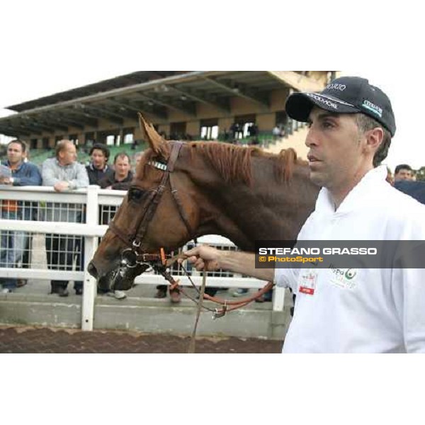 a close up for Golden Titus and his groom winners of Gran Premio Parioli Roma, 30 aprile 2007 ph. Stefano Grasso