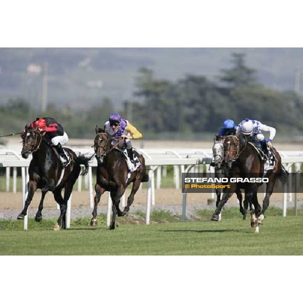Mirco Demuro on Distan Way leads and wins the Premio Presidente della Repubblica At the Races beating Pressing and Soldier Hollow Rome, 13th may 2007 ph. Stefano Grasso
