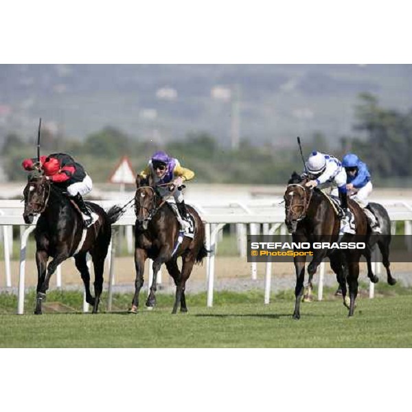 Mirco Demuro on Distan Way leads and wins the Premio Presidente della Repubblica At the Races beating Pressing and Soldier Hollow Rome, 13th may 2007 ph. Stefano Grasso