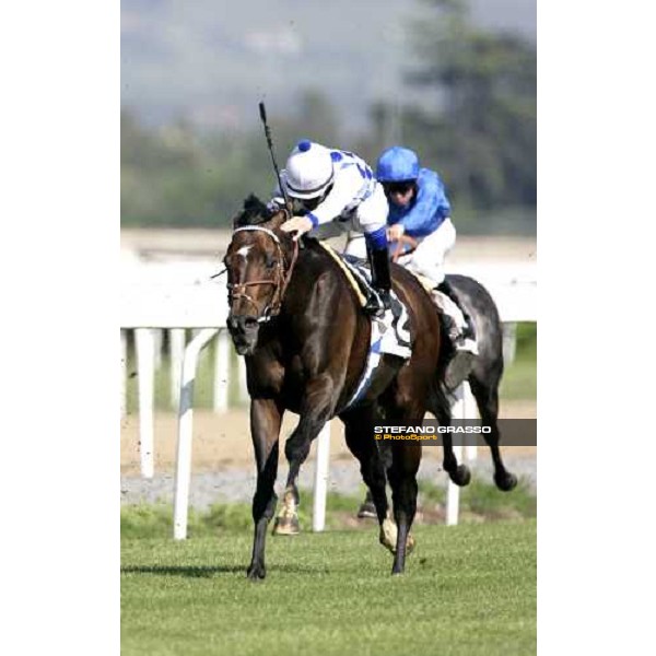 Mirco Demuro on Distan Way leads and wins the Premio Presidente della Repubblica At the Races beating Pressing and Soldier Hollow Rome, 13th may 2007 ph. Stefano Grasso