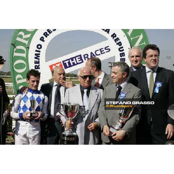 giving prize for Distant Way connection winners of Premio Presidente della Repubblica At The Races Rome, 13th may 2007 ph. Stefano Grasso