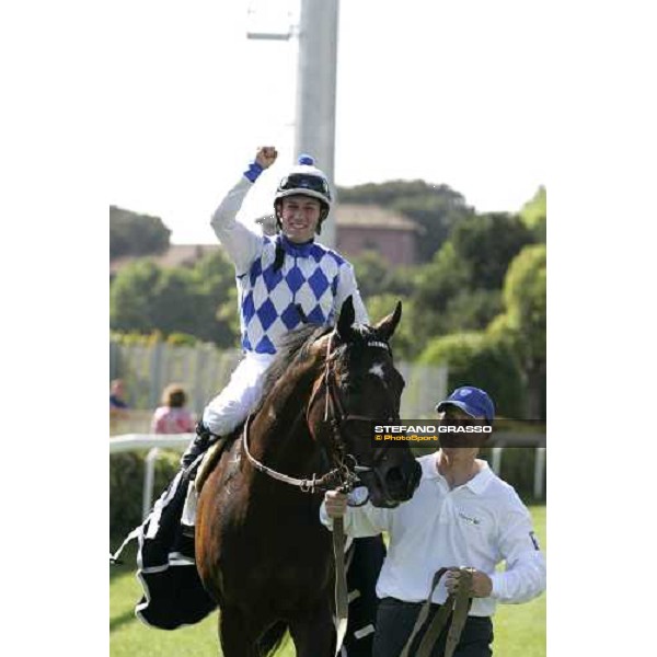 Mirco Demuro comes back in triumph after winning the Remio Presidente della Repubblica At The Races Rome, 13th may 2007 ph. Stefano Grasso