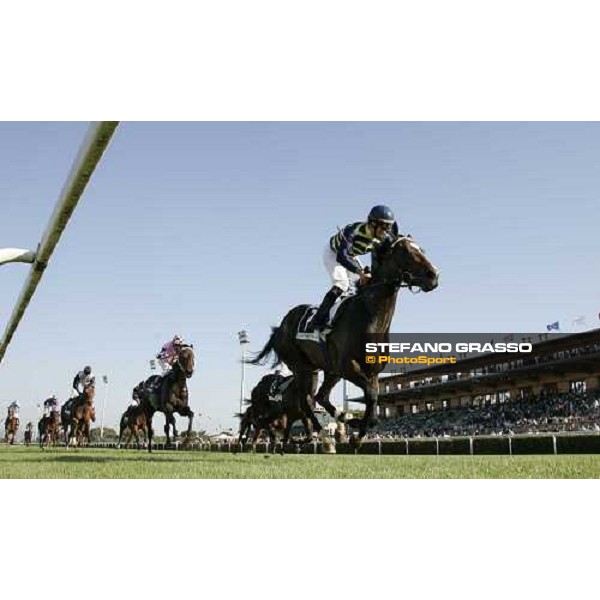 Dario Vargiu on Lokaloka wins the Premio Regina Elena Emirates Airlines Rome, 13th may 2007 ph. Stefano Grasso