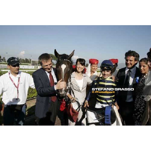 giving prize of Premio Regina Elena Emirates Airlines won by Lokaloka with Giuseppe Rosati Colarieti, his wife, Dario Vargiu and Bruno Grizzetti Rome, 13th may 2007 ph. Stefano Grasso