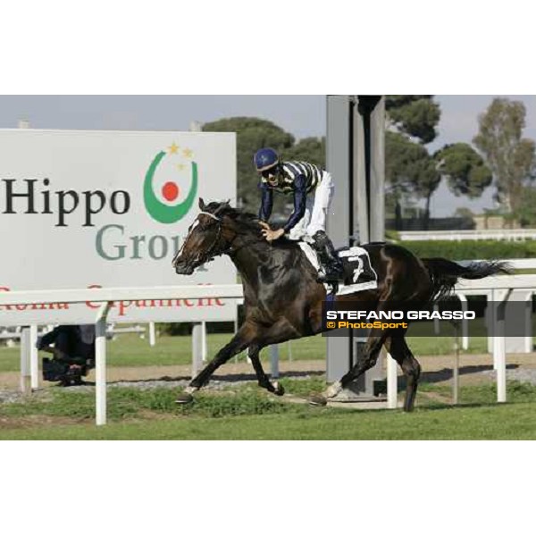 Dario Vargiu on Lokaloka wins the Premio Regina Elena Emirates Airlines Rome, 13th may 2007 ph. Stefano Grasso