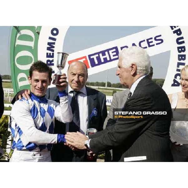 giving prize of Premio Presidente della Repubblica - At The Races - Mirco Demuro receives the cup from Enzo Mei Rome, 13th may 2007 ph. Stefano Grasso