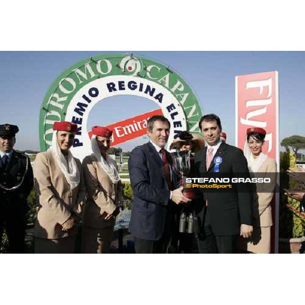 giving prize of Premio Regina Elena Emirates Airlines won by Dario Vargiu on Lokaloka - Giuseppe Rosati Colarieti receives the cup from Unire Rome, 13th may 2007 ph. Stefano Grasso