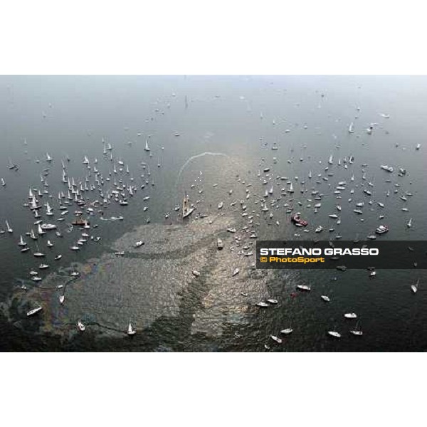 \'Alfa Romeo surrounded from hundred of boats on the finish line of Barcolana 2003 Triest oct. 12 2003-ph.Stefano Grasso\' 