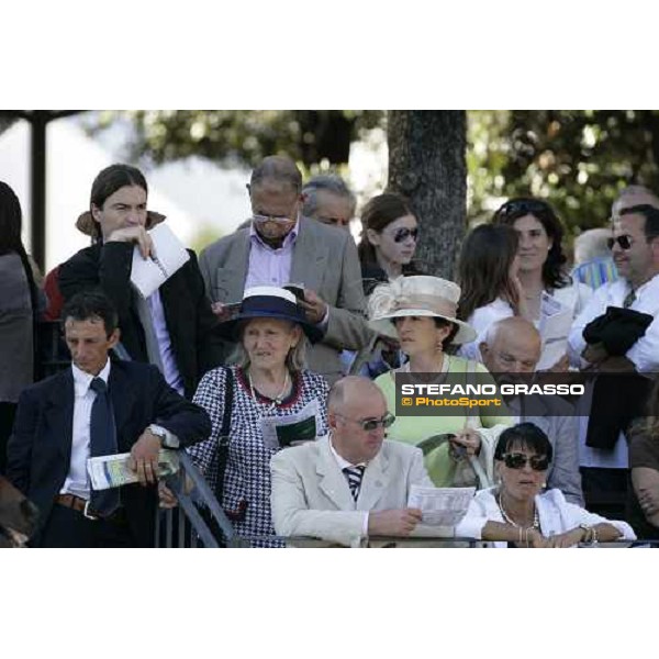 racegoers at Capannelle racecourse Rome, 13th may 2007 ph. Stefano Grasso