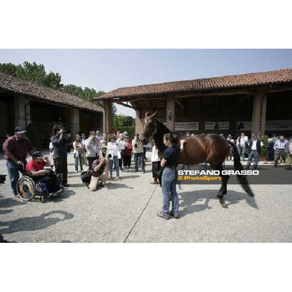 Varenne circondato dai suoi fans Vigone (To), 19th may 2007 ph. Stefano Grasso