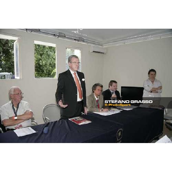 Ing. Cesare Croce welcomes the chief d\'Equipe during their press conference of 75.a Csio Roma - P.zza di Siena Rome, 23rd may 2007 ph. Stefano Grasso