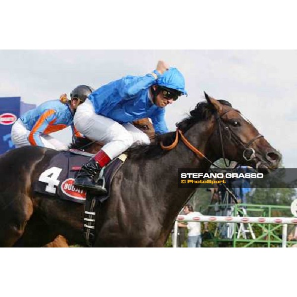 \'Frankie Dettori with Mamool wins Grosser Bugatti preis beating Black Sam Bellamy Baden Baden, sept. 7 2003-ph.Frank Sorge\' 