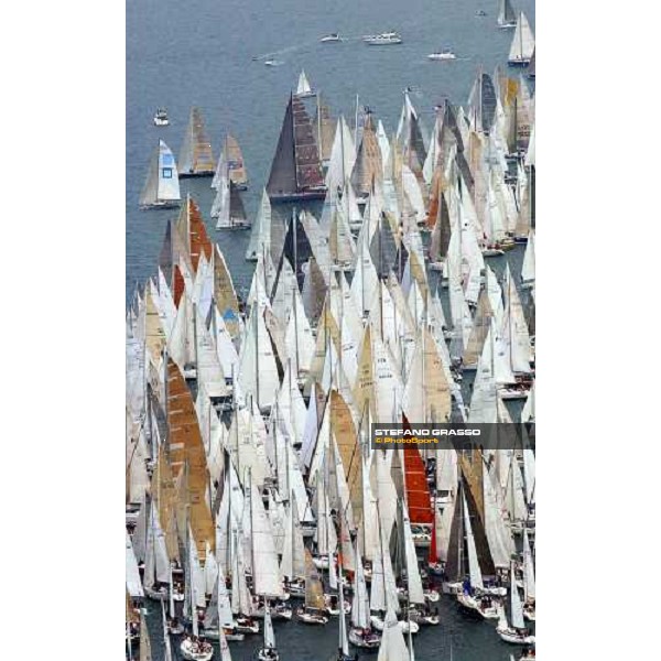 \'Fondiaria Sai, third on the finish line, leads 2000 boats at the start of Barcolana Triest oct. 12 2003-ph.Stefano Grasso\' 