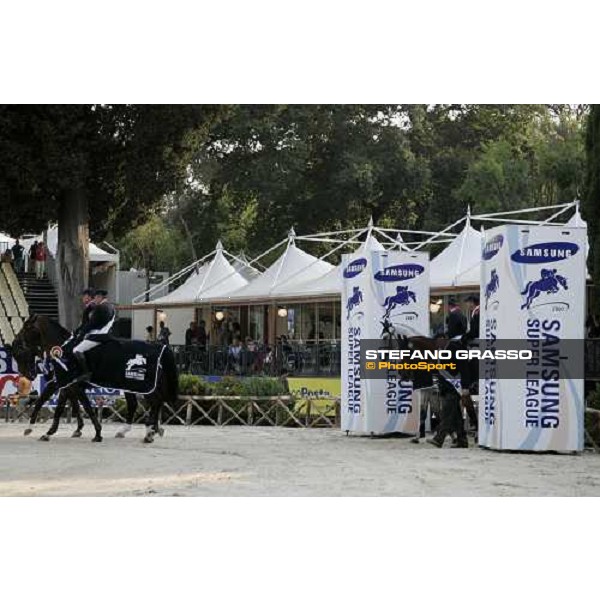 giving prize for the English team winners of the Nations\' Cup 2007 75.¡ Csio Roma- Piazza di Siena Rome, 25th may 2007 ph. Stefano Grasso