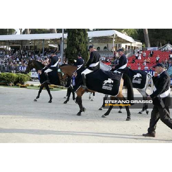 giving prize for the English team winners of the Nations\' Cup 2007 75.¡ Csio Roma- Piazza di Siena Rome, 25th may 2007 ph. Stefano Grasso