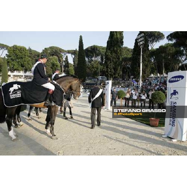 giving prize for the English team winners of the Nations\' Cup 2007 75.¡ Csio Roma- Piazza di Siena Rome, 25th may 2007 ph. Stefano Grasso