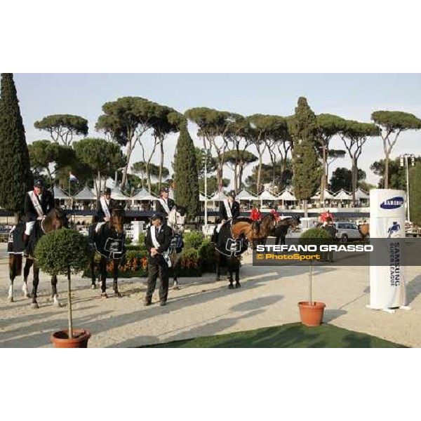 giving prize for the English team winners of the Nations\' Cup 2007 75.¡ Csio Roma- Piazza di Siena Rome, 25th may 2007 ph. Stefano Grasso