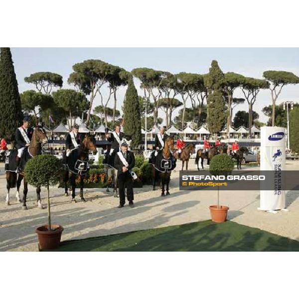 giving prize for the English team winners of the Nations\' Cup 2007 75.¡ Csio Roma- Piazza di Siena Rome, 25th may 2007 ph. Stefano Grasso