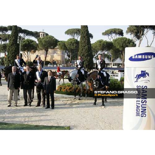 giving prize for the English team winners of the Nations\' Cup 2007 75.¡ Csio Roma- Piazza di Siena Rome, 25th may 2007 ph. Stefano Grasso