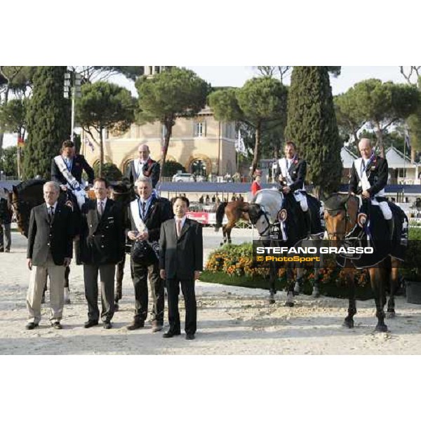 giving prize for the English team winners of the Nations\' Cup 2007 75.¡ Csio Roma- Piazza di Siena Rome, 25th may 2007 ph. Stefano Grasso