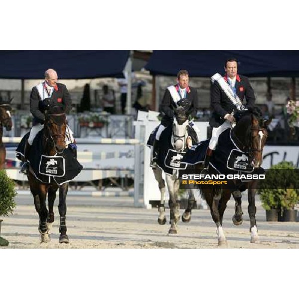 the English team winners of the Nations\' Cup 2007 parading in front of the grandstand 75.¡ Csio Roma- Piazza di Siena Rome, 25th may 2007 ph. Stefano Grasso