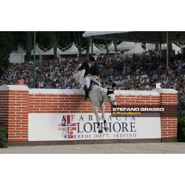 John Whitaker on Lactic Two, jumps at 2,15 meters 75¡ Csio - Lopriore - Power competition Rome, 26th may 2007 ph. Stefano Grasso