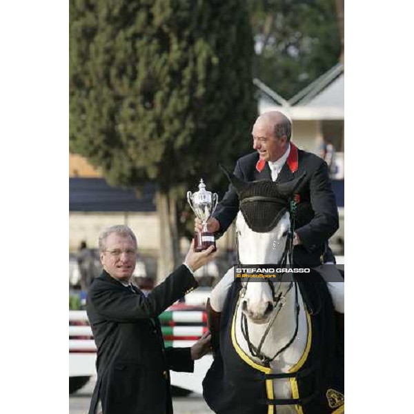 ing. Cesare Croce - Fise president with John Whitaker on Lactic Two, first ex equo in the 75¡ Csio - Lopriore - Power competition Rome, 26th may 2007 ph. Stefano Grasso