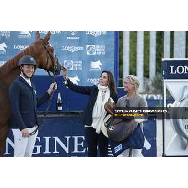 LGCT of Paris Eiffel - Bernadette Lejeune, David Will and Angelica Augustsson Zanotelli retire Mic Mac du Tillard from the competition - Paris, 1st july 2017 - ph.Stefano Grasso/LGCT