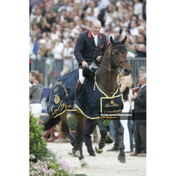 ROMA - Villa Borghese - 75¡ Piazza di Siena - John Whitaker on Peppermill parades after winning the Loro Piana Grand Prix Rome, 27th may 2007 ph. Stefano Grasso