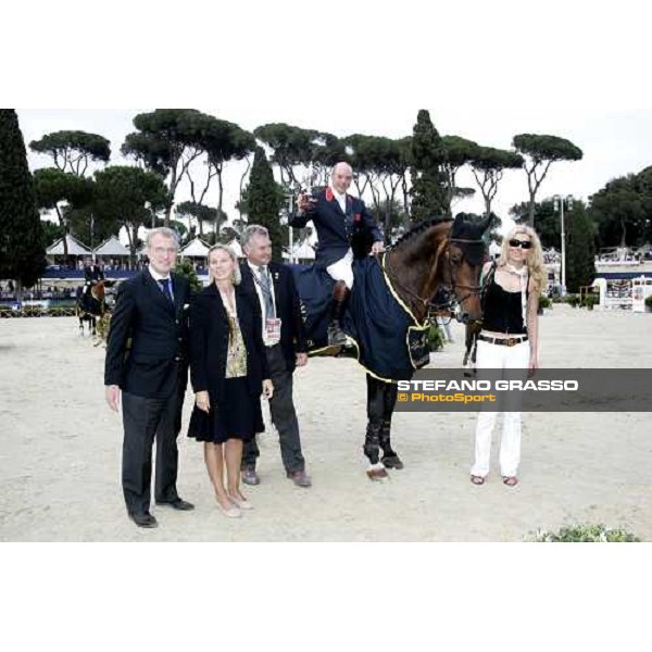 ROMA - Villa Borghese - 75¡ Piazza di Siena - giving prize of the Loro Piana Grand Prix - On. Giovanna Melandri, ing. Cesare Croce with John Whitaker on Peppermill, winner Rome, 27th may 2007 ph. Stefano Grasso