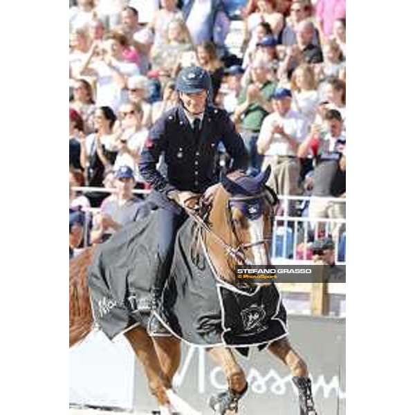 LGCT of Paris - Class 16 - Prize giving ceremony - Lorenzo De Luca on Halifax van het Kluizebos parade after winning Massimo Dutti Eiffel Challenge - Paris , Champ de Mars - 2 July 2017 - ph.Stefano Grasso/LGCT