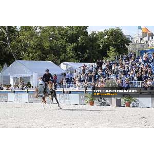 LGCT of Paris - Class 16 - Prize giving ceremony - Lorenzo De Luca on Halifax van het Kluizebos parade after winning Massimo Dutti Eiffel Challenge - Paris , Champ de Mars - 2 July 2017 - ph.Stefano Grasso/LGCT