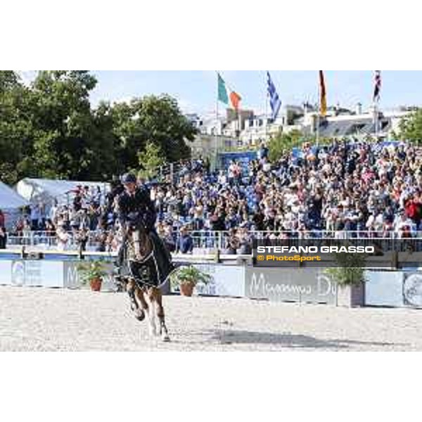 LGCT of Paris - Class 16 - Prize giving ceremony - Lorenzo De Luca on Halifax van het Kluizebos parade after winning Massimo Dutti Eiffel Challenge - Paris , Champ de Mars - 2 July 2017 - ph.Stefano Grasso/LGCT