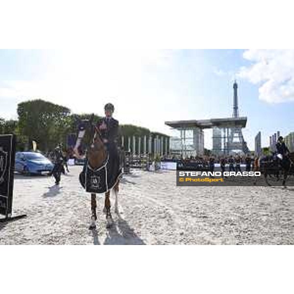 LGCT of Paris - Class 16 - Prize giving ceremony - Lorenzo De Luca on Halifax van het Kluizebos with the Massimo Dutti Eiffel Challenge - Paris , Champ de Mars - 2 July 2017 - ph.Stefano Grasso/LGCT
