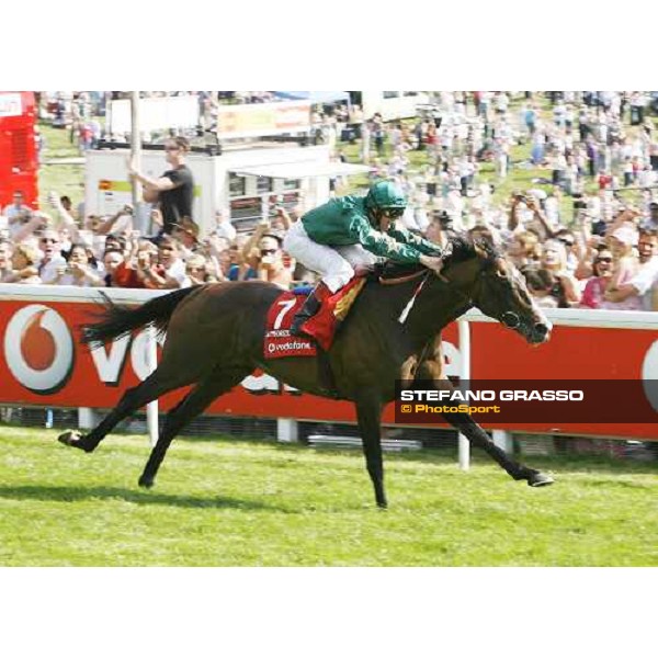 Epsom 2/6/07. Vodafone Derby Stakes. Won by No7 Authorized - Frankie dettori. THIS IMAGE IS SOURCED FROM AND MUST BE BYLINED \'RACINGFOTOS.COM\'