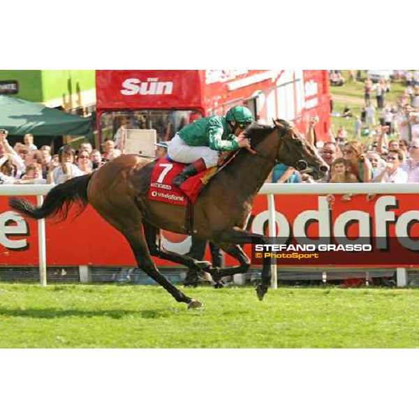 Epsom 02.06.2007 The Vodafone Derby Winner: Authorized. Jockey Frankie Dettori. Trainer: Peter Chapple-Hyam. Matthew Webb racingfotos.com THIS IMAGE IS SOURCED FROM AND MUST BE BYLINED \'RACINGFOTOS.COM\'