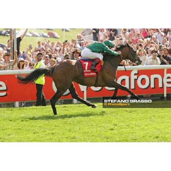 Epsom 02.06.2007 The Vodafone Derby Winner: Authorized. Jockey Frankie Dettori. Trainer: Peter Chapple-Hyam. Matthew Webb racingfotos.com THIS IMAGE IS SOURCED FROM AND MUST BE BYLINED \'RACINGFOTOS.COM\'
