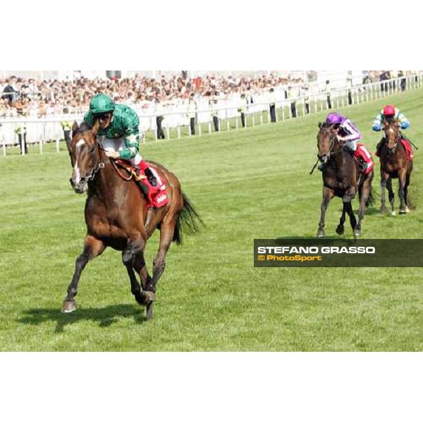 02.06.2007, Epsom Downs, Autorized with Lanfranco Dettori winning The Vodafone Epsom Derby 2007. Photo FRANK SORGE/Racingfotos.com THIS IMAGE IS SOURCED FROM AND MUST BE BYLINED \'RACINGFOTOS.COM\'