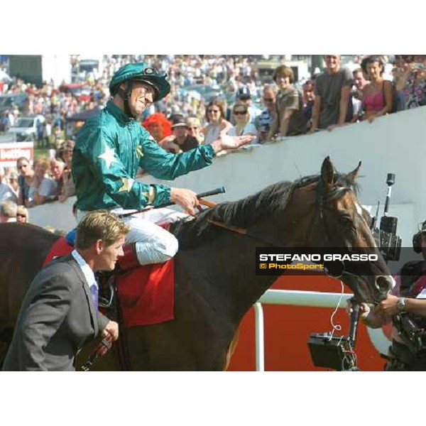 \'AUTHORIZED\' (Lanfranco Dettori) Epsom 2nd june 2007 ph. Jean Charles Briens