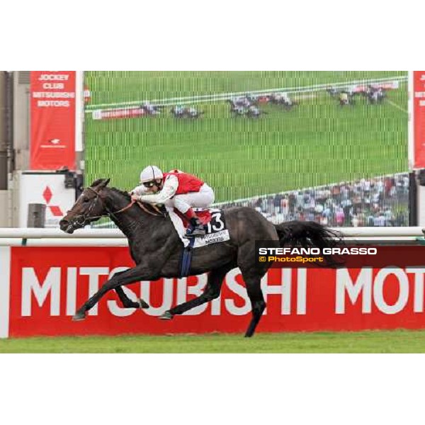 Chantilly, Lawman with Lanfranco Dettori up wins the PRIX DU JOCKEY CLUB MITSUBISHI MOTORS. Photo FRANK SORGE/Racingfotos.com THIS IMAGE IS SOURCED FROM AND MUST BE BYLINED \'RACINGFOTOS.COM\'