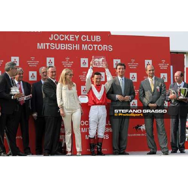 Chantilly, Winners presentation. Lawman with Lanfranco Dettori wins the PRIX DU JOCKEY CLUB MITSUBISHI MOTORS. Photo FRANK SORGE/Racingfotos.com THIS IMAGE IS SOURCED FROM AND MUST BE BYLINED \'RACINGFOTOS.COM\'