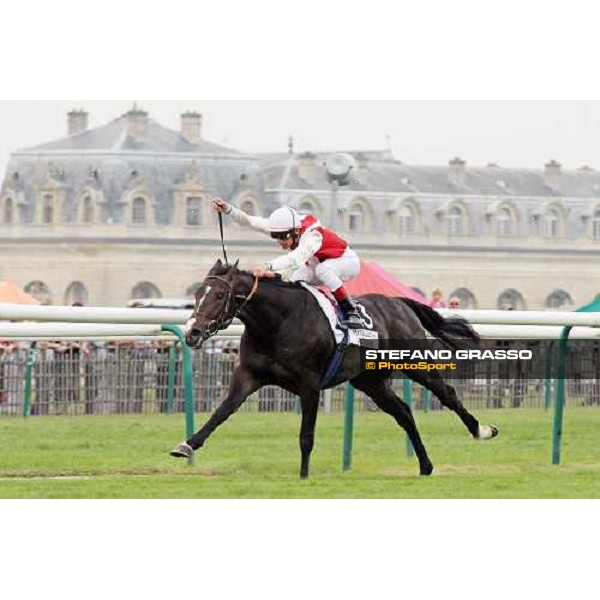Chantilly, Lawman with Lanfranco Dettori up wins the PRIX DU JOCKEY CLUB MITSUBISHI MOTORS. Photo FRANK SORGE/Racingfotos.com THIS IMAGE IS SOURCED FROM AND MUST BE BYLINED \'RACINGFOTOS.COM\'