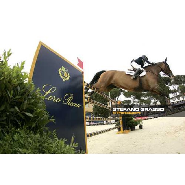 Jonella Ligresti on Nanta, 3rd classified in the Gran Premio Roma - Loro Piana at 75.¡ Csio Piazza di Siena Rome, 27th may 2007 ph. Stefano Grasso