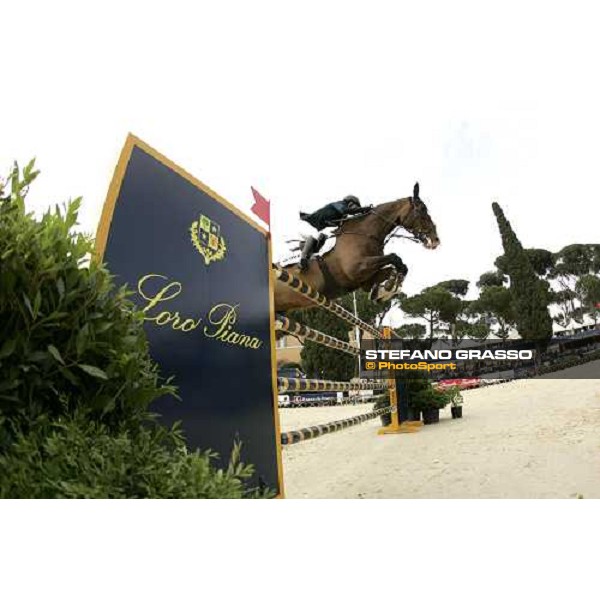 Jonella Ligresti on Nanta, 3rd classified in the Gran Premio Roma - Loro Piana at 75.¡ Csio Piazza di Siena Rome, 27th may 2007 ph. Stefano Grasso