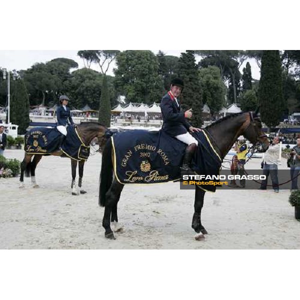 John Whitaker on Peppermill winners of Gran Premio Roma - Loro Piana at 75.¡ Csio Piazza di Siena and Jonella Ligresti on Nanta. 3rd classified Rome, 27th may 2007 ph. Stefano Grasso