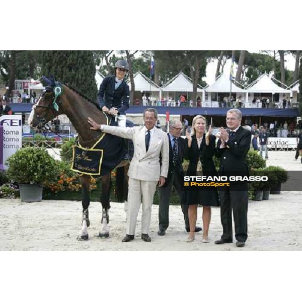 Jonella Ligresti on Nanta, 3rd classified at Gran Premio Roma - Loro Piana at 75.¡ Csio Piazza di Siena, during giving prize with Sergio Loro Piana, Giovanna Melandri, Piero D\' Inzeo and Cesare Croce Rome, 27th may 2007 ph. Stefano Grasso
